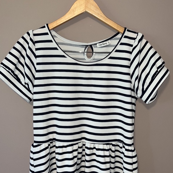 Black and white stripped dress - Picture 2 of 4